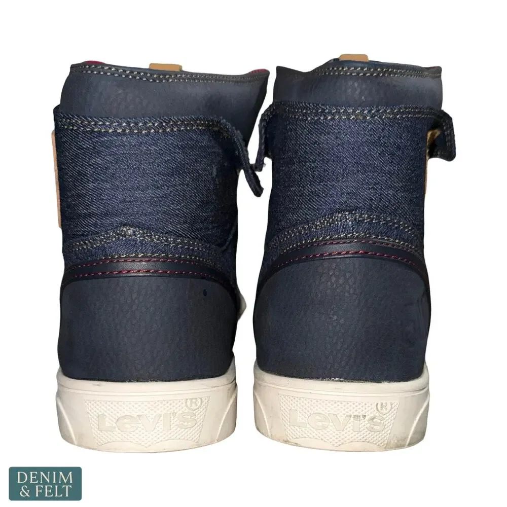 Levis standout pair